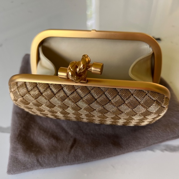 Bottega Veneta Intrecciato Bruciato Knot Clutch - Picture 4 of 7